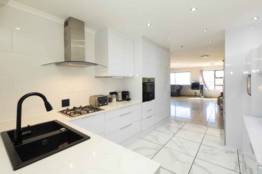 3 Bedroom Property for Sale in Normandie Western Cape